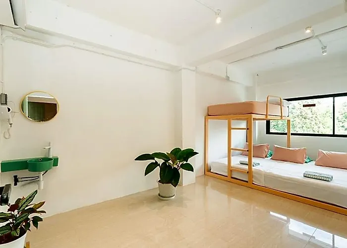 Easy Sunday Couple & Family Hotel